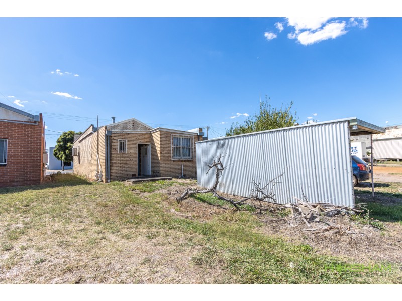77 Elizabeth Street, Edenhope VIC 3318