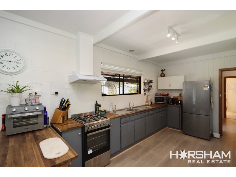 30 Laidlaw Avenue, Edenhope VIC 3318