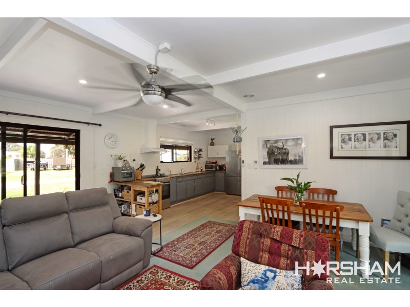 30 Laidlaw Avenue, Edenhope VIC 3318