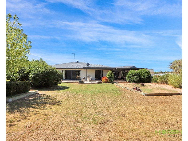 25-27 Ramsay Street, Nhill VIC 3418