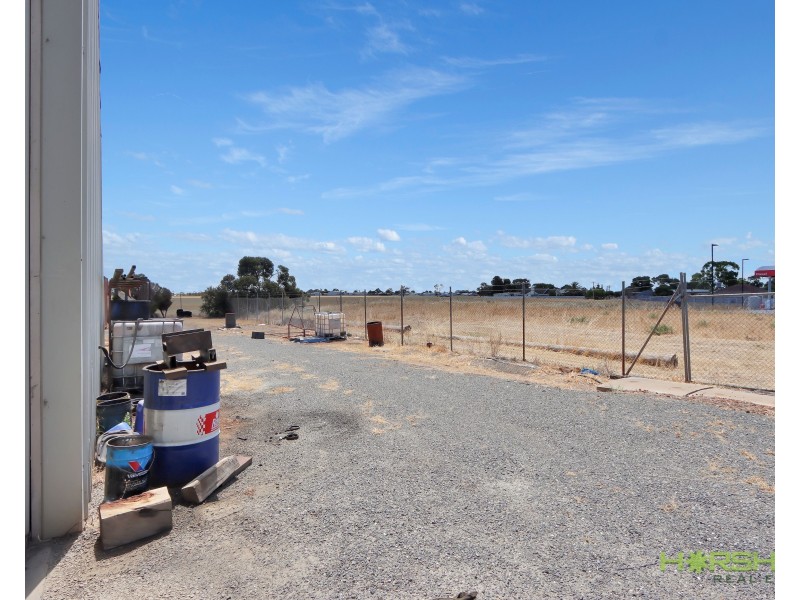 5 Middleton Avenue, Nhill VIC 3418