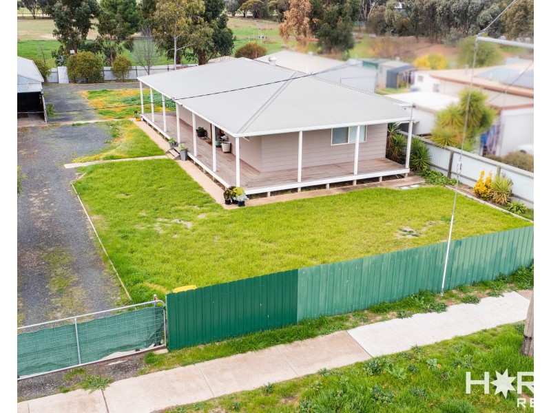 42 Queen Street, Nhill VIC 3418