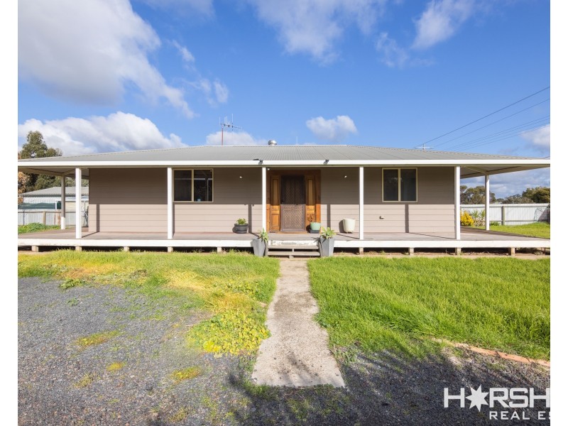 42 Queen Street, Nhill VIC 3418