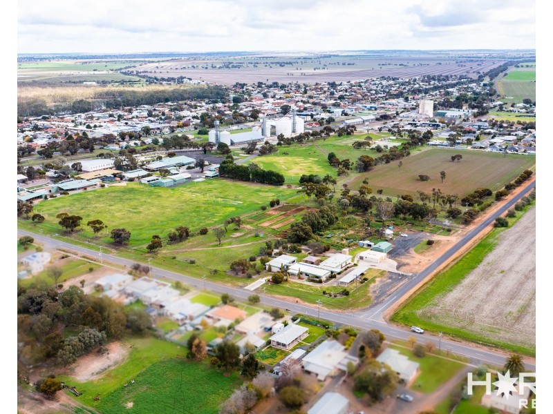 42 Queen Street, Nhill VIC 3418