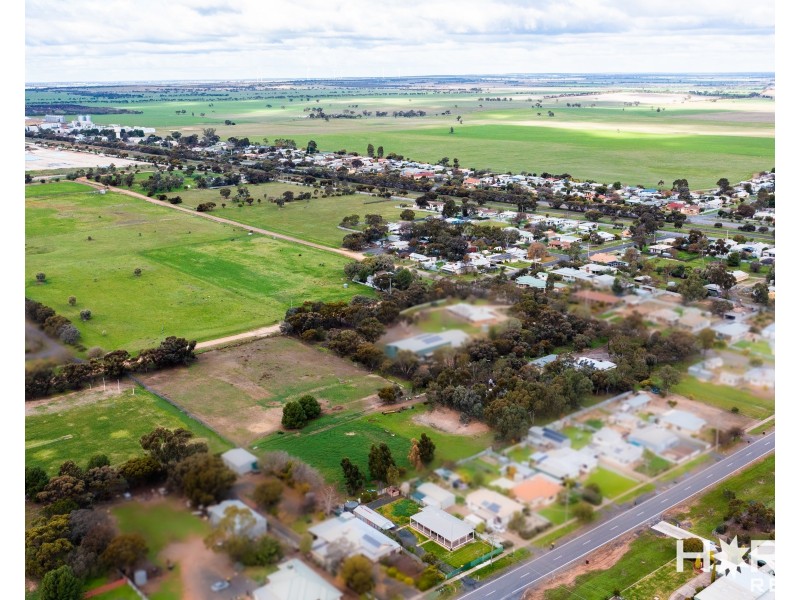 42 Queen Street, Nhill VIC 3418