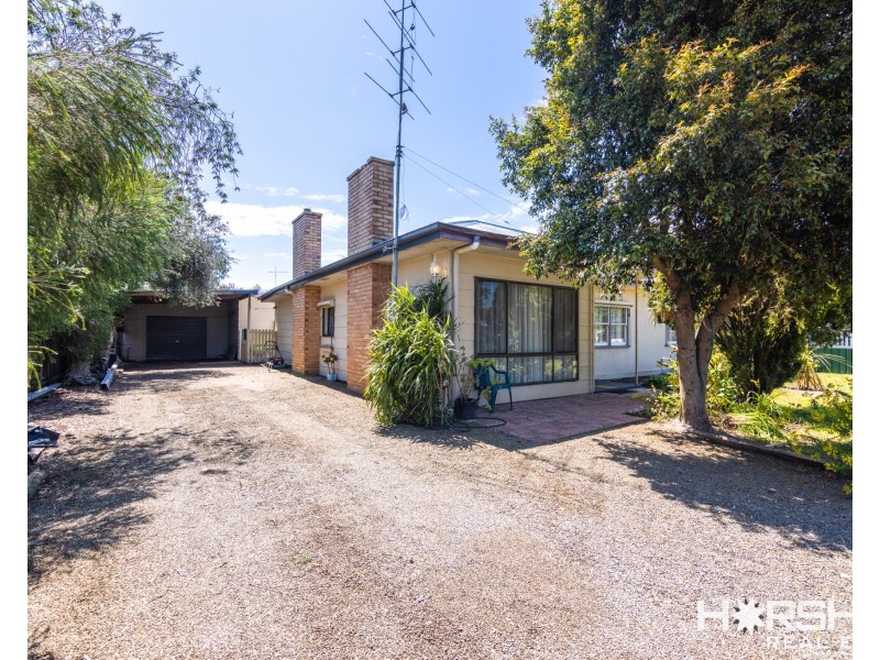 18 Edinburgh Road, Edenhope VIC 3318
