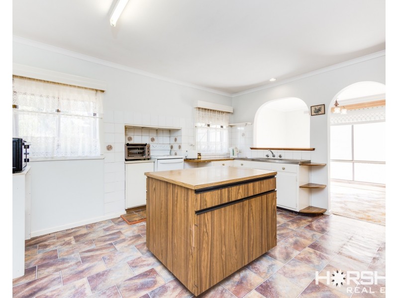 18 Edinburgh Road, Edenhope VIC 3318