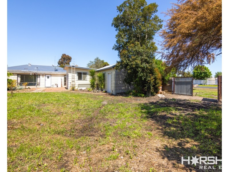 18 Edinburgh Road, Edenhope VIC 3318