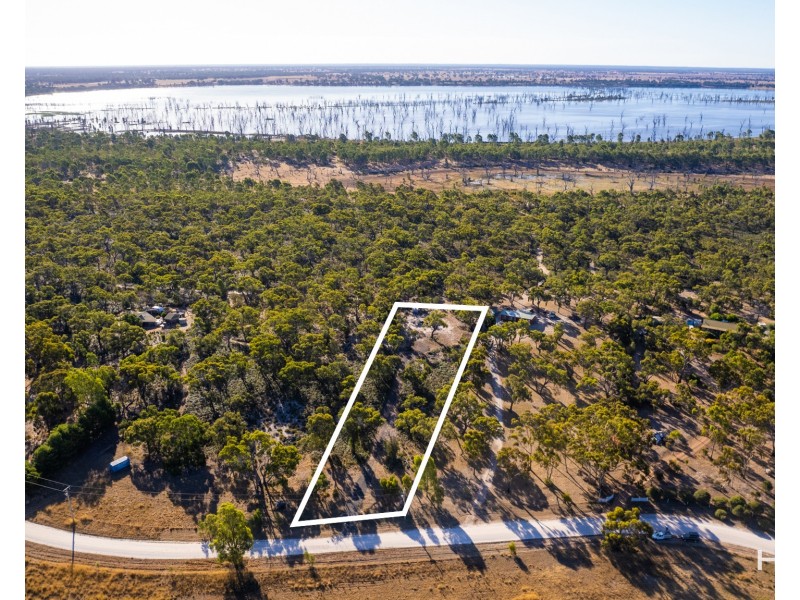 6 John McPhees Drive, Toolondo VIC 3401