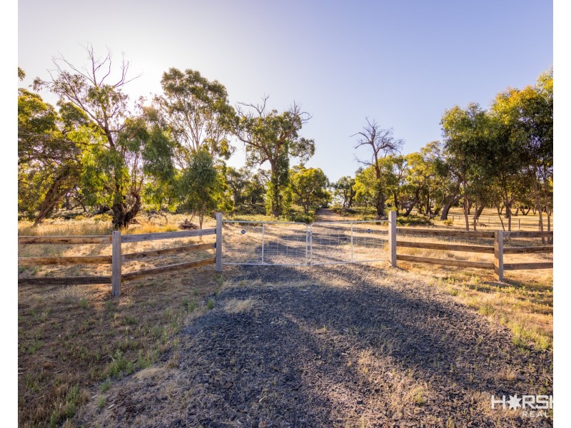 6 John McPhees Drive, Toolondo VIC 3401