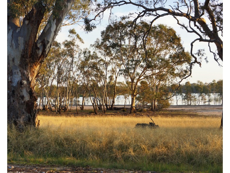 6 John McPhees Drive, Toolondo VIC 3401