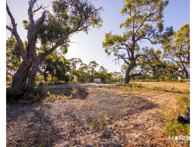 6 John McPhees Drive, Toolondo VIC 3401