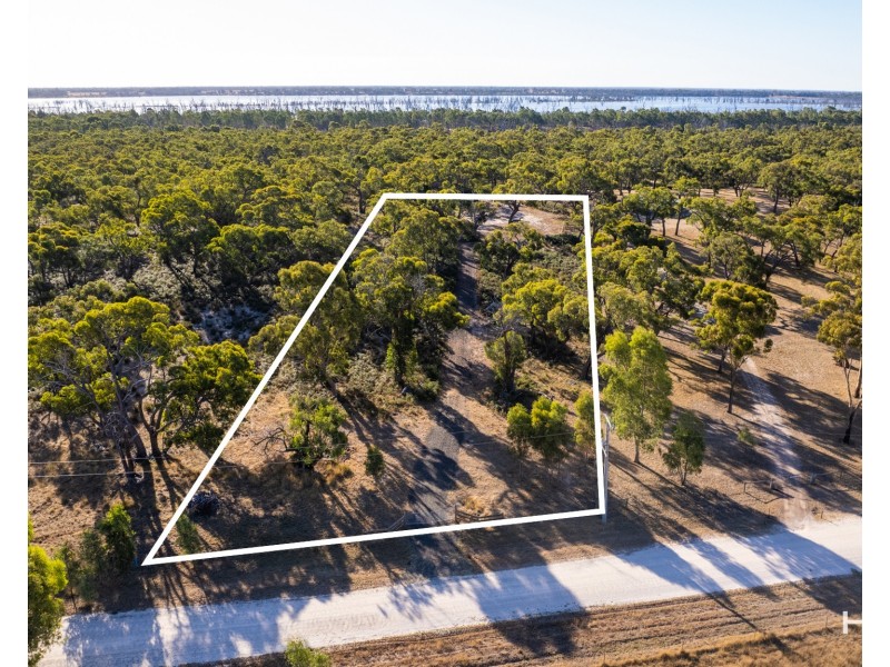 6 John McPhees Drive, Toolondo VIC 3401