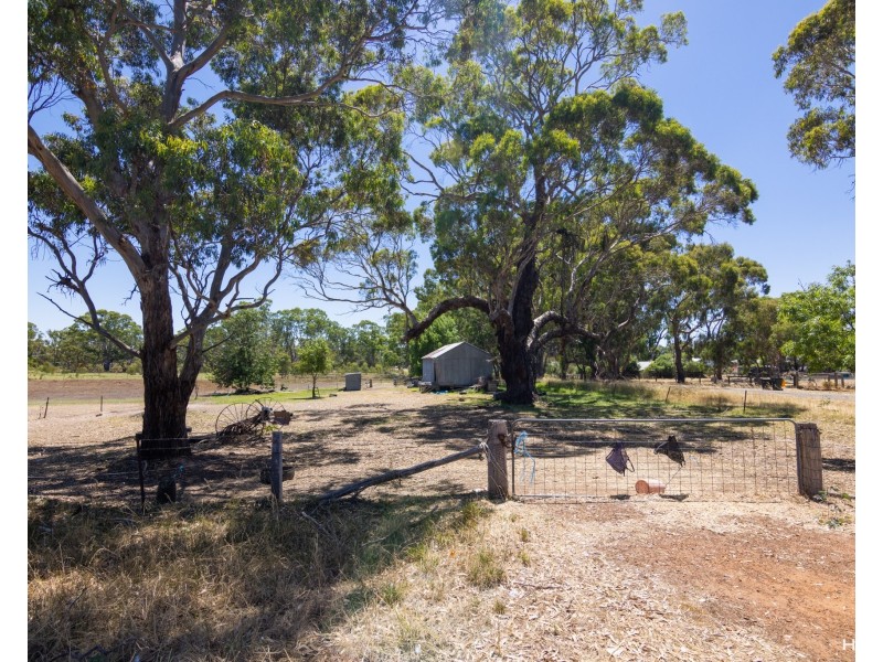 222 Elizabeth Street, Edenhope VIC 3318