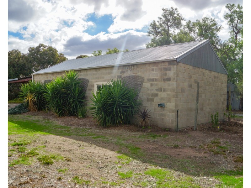 75 Lake Avenue, Natimuk VIC 3409