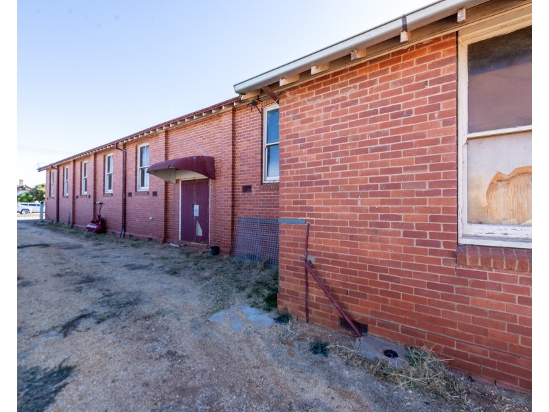 127 Woods Street, Donald VIC 3480