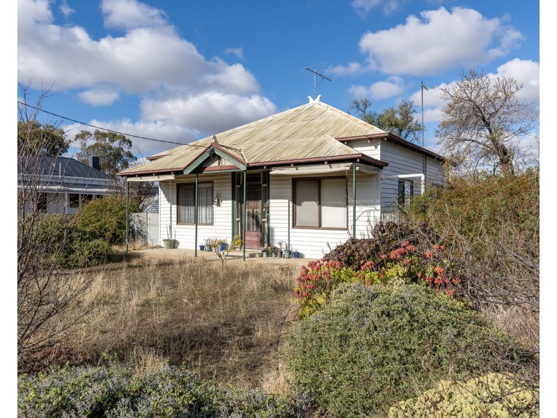11 Carroll Street, Minyip VIC 3392