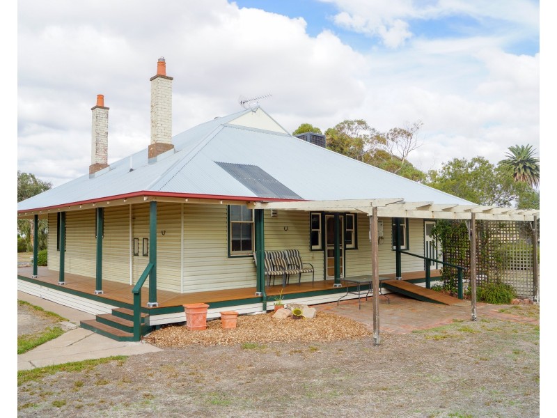 75 Lake Avenue, Natimuk VIC 3409