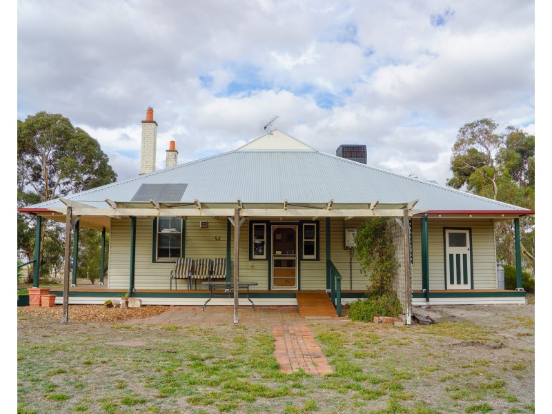 75 Lake Avenue, Natimuk VIC 3409