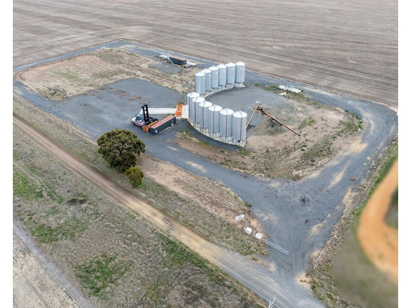 36 Tarrant Road, Warracknabeal VIC 3393