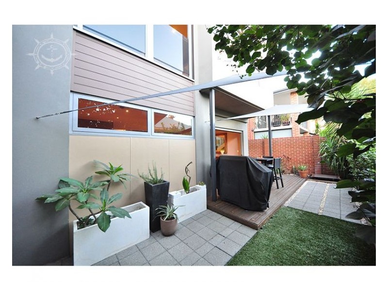 8 Kakulas Crescent, Northbridge WA 6003