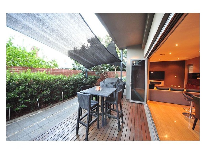 8 Kakulas Crescent, Northbridge WA 6003