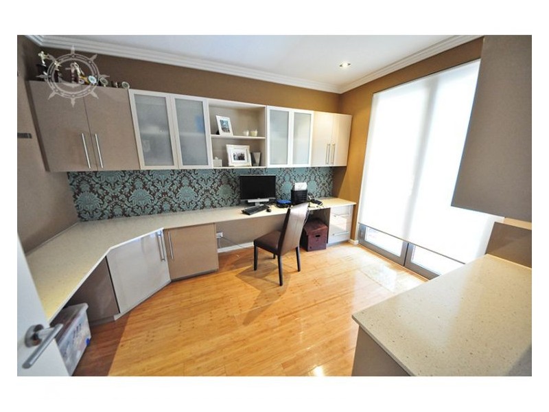 8 Kakulas Crescent, Northbridge WA 6003