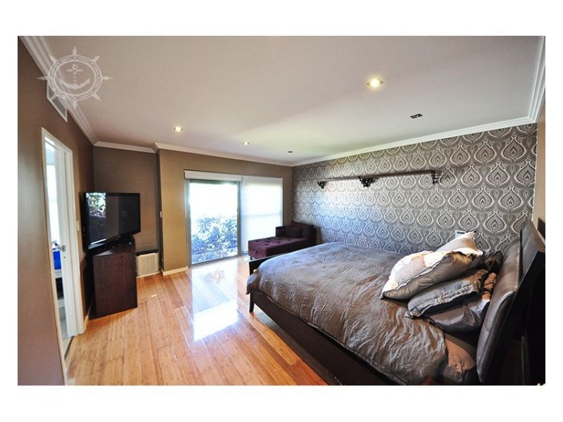 8 Kakulas Crescent, Northbridge WA 6003