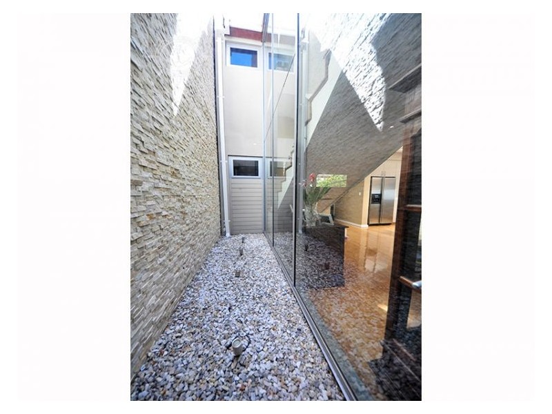 8 Kakulas Crescent, Northbridge WA 6003