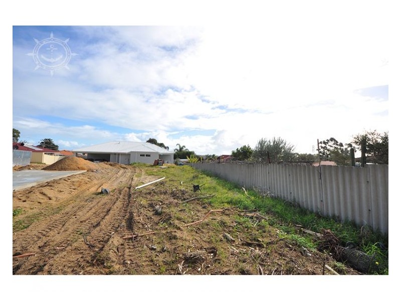 18 B Erpingham Road, Hamilton Hill WA 6163