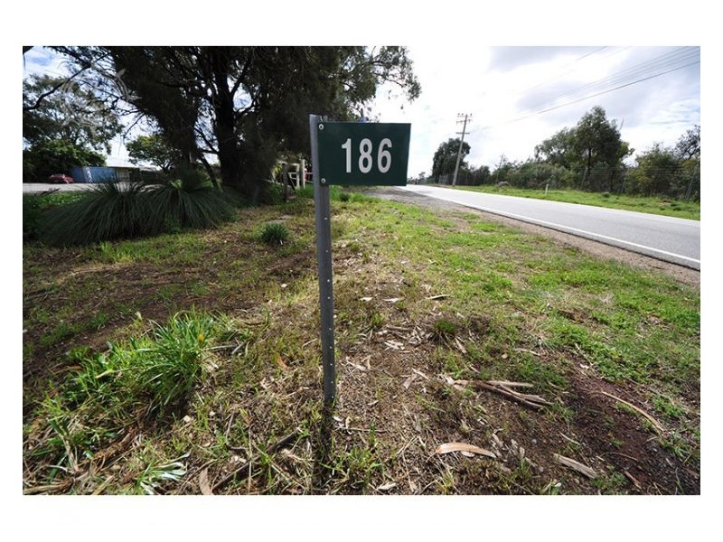 186 Henderson Road, Munster WA 6166