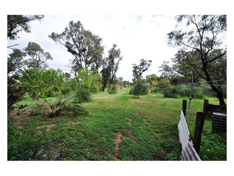 186 Henderson Road, Munster WA 6166