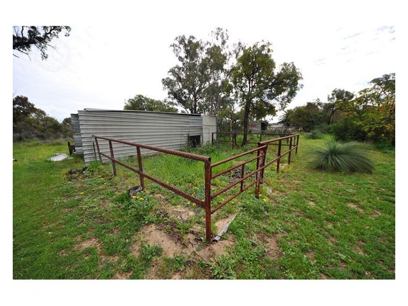 186 Henderson Road, Munster WA 6166