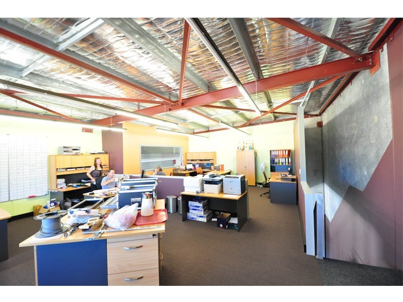 2/4 PARKINSON LANE, Kardinya WA 6163