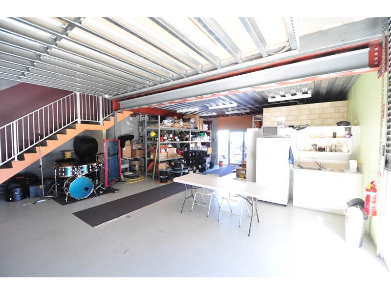 2/4 PARKINSON LANE, Kardinya WA 6163