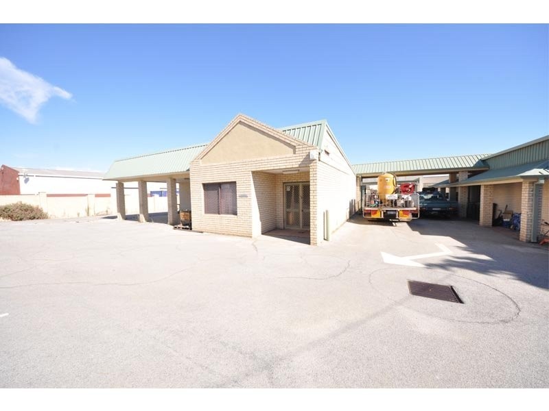 26 HOWSON WAY, Bibra Lake WA 6163