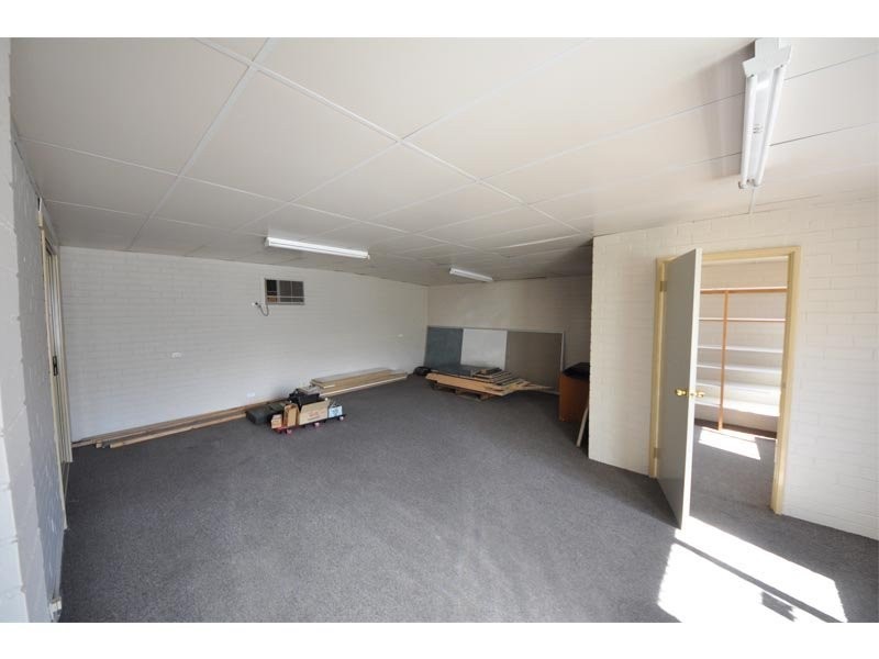 26 HOWSON WAY, Bibra Lake WA 6163