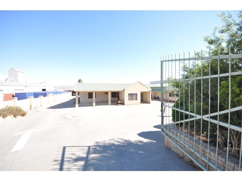 26 HOWSON WAY, Bibra Lake WA 6163