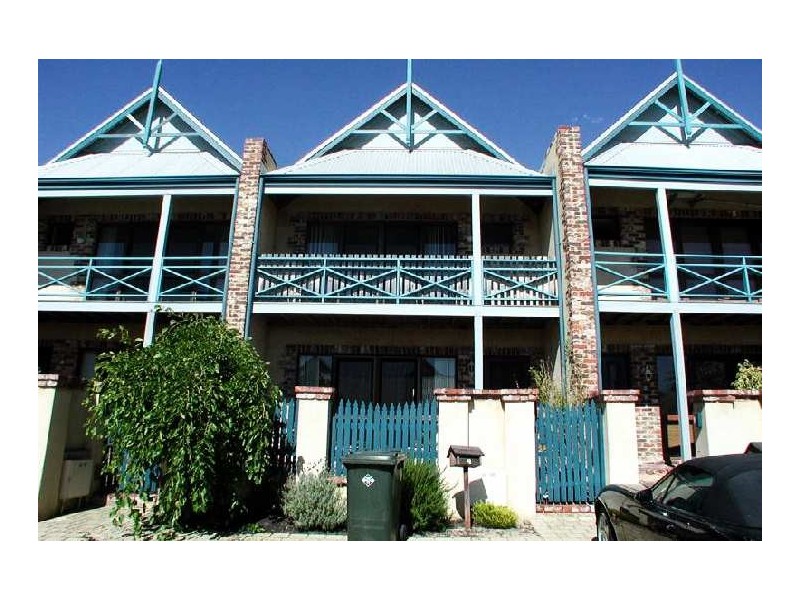 2/100 Stirling Highway, North Fremantle WA 6159