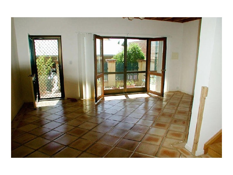 2/100 Stirling Highway, North Fremantle WA 6159