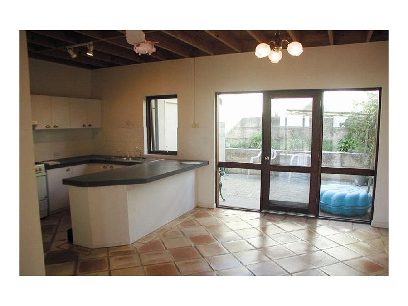 2/100 Stirling Highway, North Fremantle WA 6159