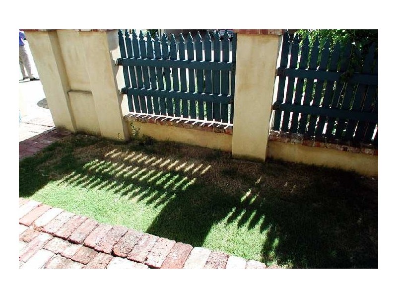 2/100 Stirling Highway, North Fremantle WA 6159