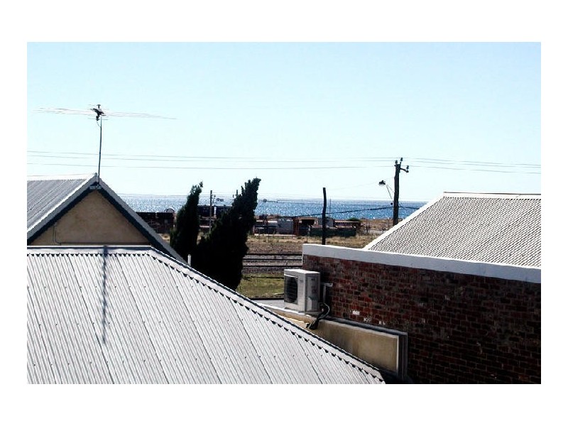 2/100 Stirling Highway, North Fremantle WA 6159