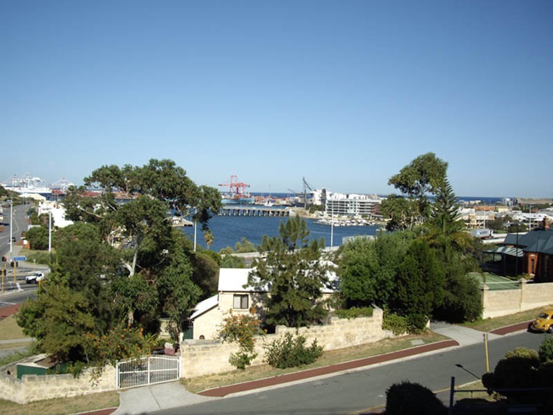 14/2 Angwin, East Fremantle WA 6158