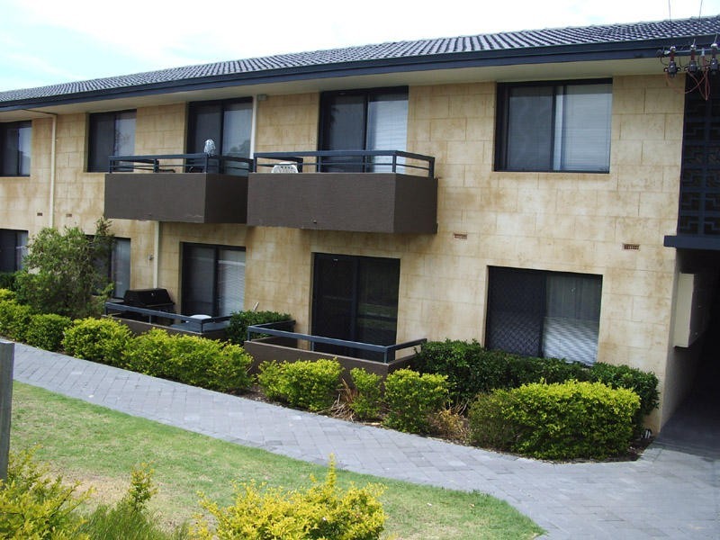 2/30 Lorraine Place, Hamilton Hill WA 6163