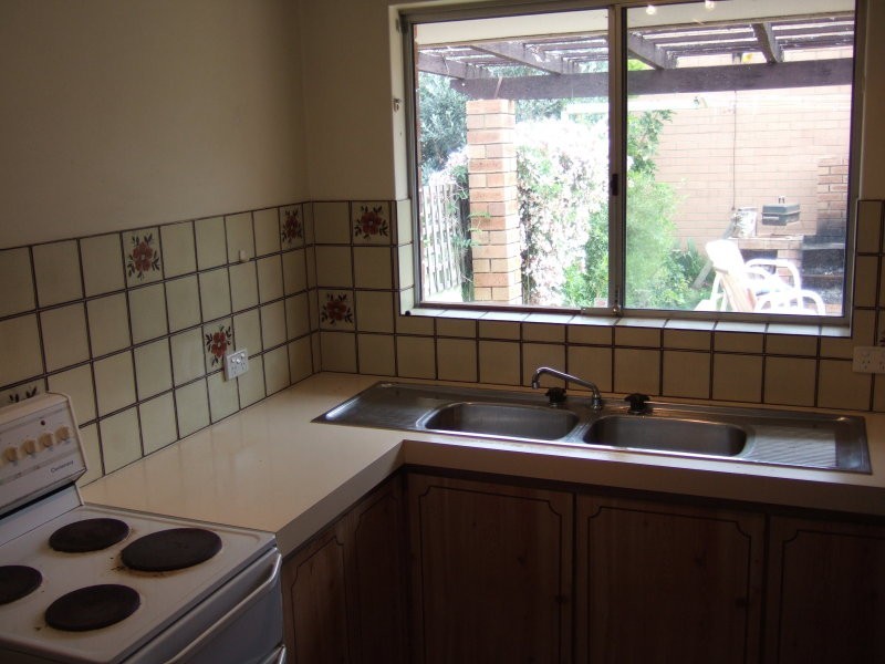 2/35 Watkins Street, White Gum Valley WA 6162