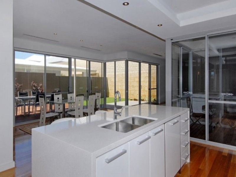 27 Heirisson Way, South Fremantle WA 6162