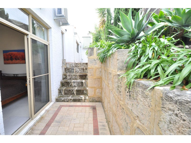 2/74 Preston Point Road, East Fremantle WA 6158