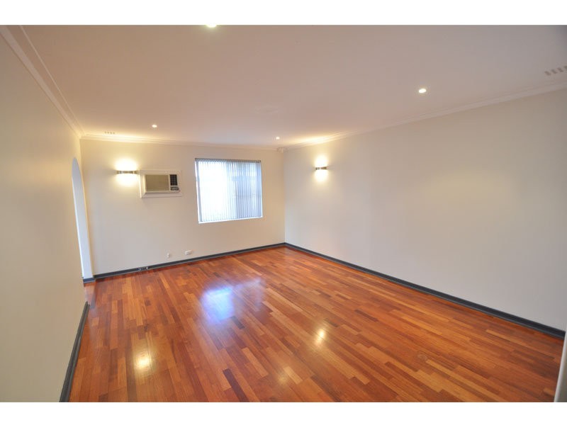 8B PHOENIX ROAD, Hamilton Hill WA 6163