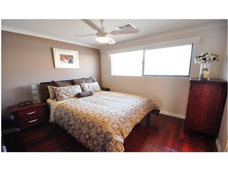 8 BINGHAM DRIVE, Success WA 6164